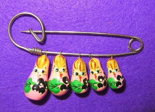 Brooch Charm Kilt Pin Tiny RUSSIAN DOLLS Miniature PINK hand painted Matryoshka - Picture 6 of 12