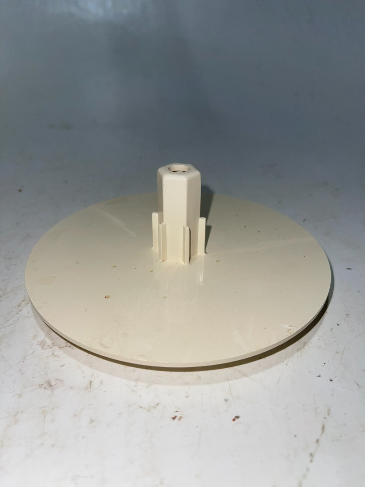 Sunbeam Model 14081 Oskar Food Processor Replacement Part Ejector