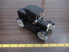 Ertl 1918 Ford Model T bank NICE no box ERTL with key