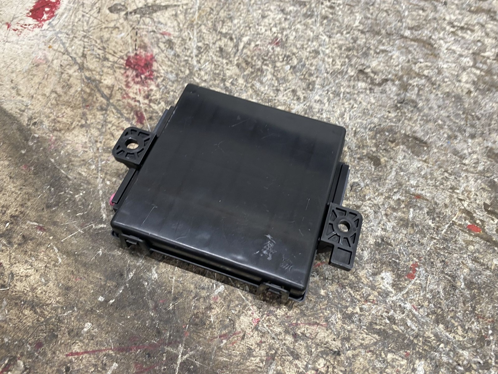 2017-2022 MASERATI LEVANTE OEM KEYLESS ENTRY CONTROL MODULE P670153633