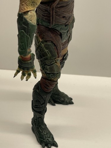 RARE NECA TRACKER PREDATOR 7" BROKEN TUSKS GOOD CONDITION - Picture 12 of 16