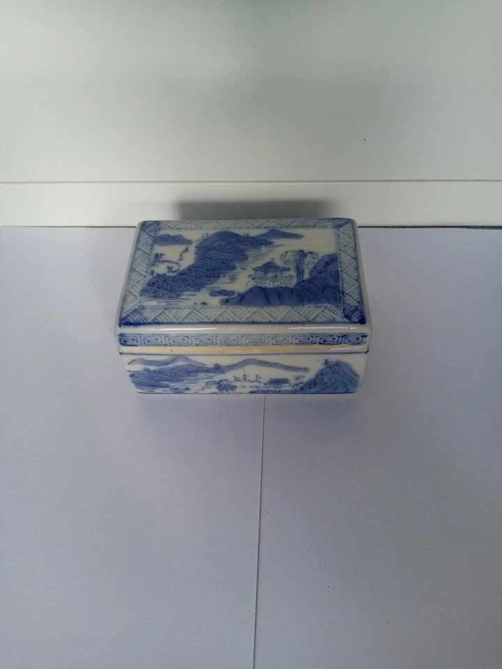 Vintage boîte chinoise en porcelaine. Motifs paysage montagneux - Photo 4/4