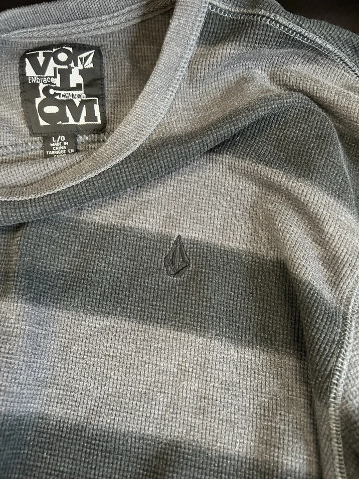 Volcom мужской бесконечный LThermal свитер Sz большой/темно серый/белый графический логотипы - Изображение 3 из 4