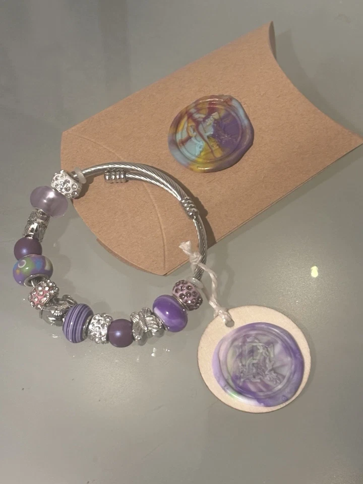 Uniqueness Armreif „Charms“ Lila OHNE Verschluss (Unikat) - Bild 4 von 4