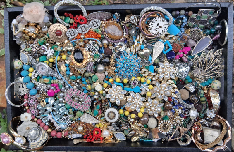 8-10 lbs UNSEARCHED/UNTESTED Estate (GOOD) Jewelry Lot NO RESERVE!!