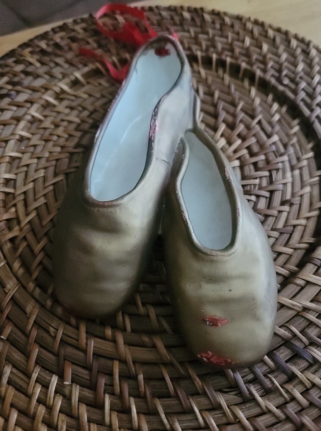 PANTOFOLA D’ORO "Pantofole da balletto in ceramica vintage contrassegnate sul lato inferiore ""United Ceramics"""