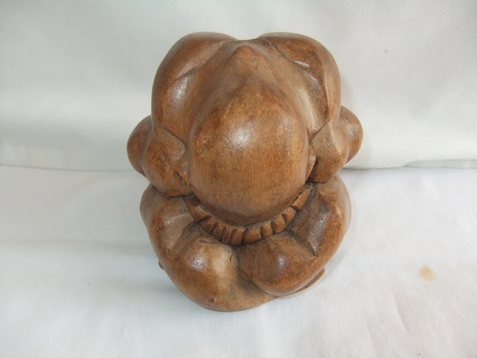 Hombre de madera tallada a mano vintage con cabeza en manos altura 12 x 12 x 12 cm