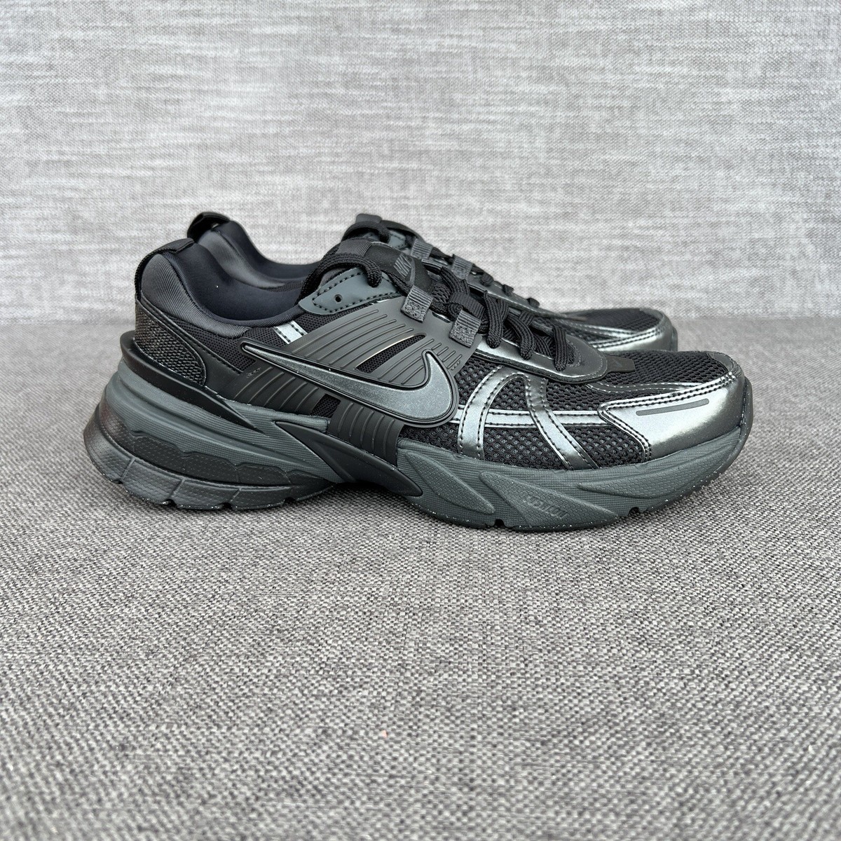 Nike V2K Run New Triple Black (FD0736-001) Women's Size 10 Nike V2K Run New Triple Black (FD0736-001) Women's Size 10