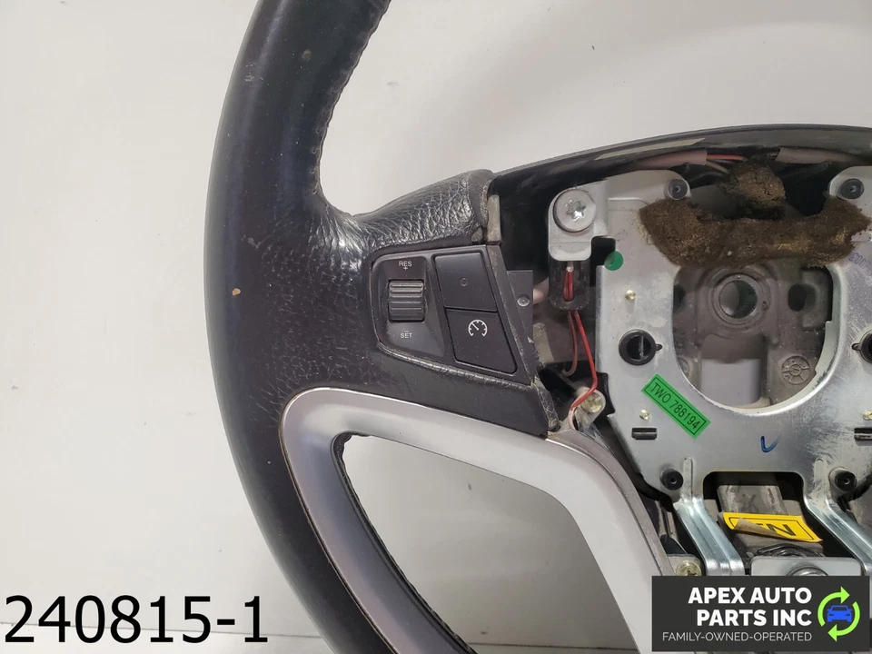 Volante Saturn Vue 2008 3,6 L negro y plateado fabricante de equipos originales con controles Foto 2 de 4