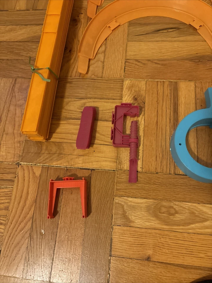 Vintage 1968 Hot Wheels Redline Cars Super Charger & Track Lot WORKS! Mattel - Image 4 of 4