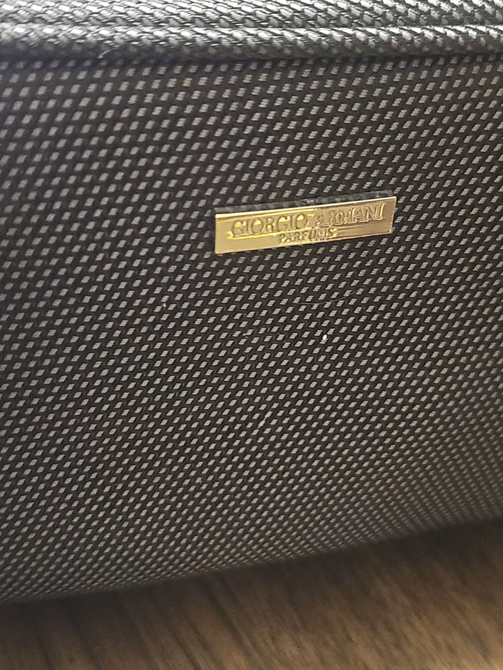 Giorgio Armani Parfums - Bolsa de aseo negra para hombre, con asa Foto 2 de 4