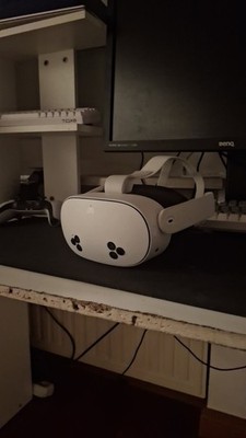 Meta Quest 3S eigenständiges VR-Headset weiß/schwarz mit 2 Controllern 128gb