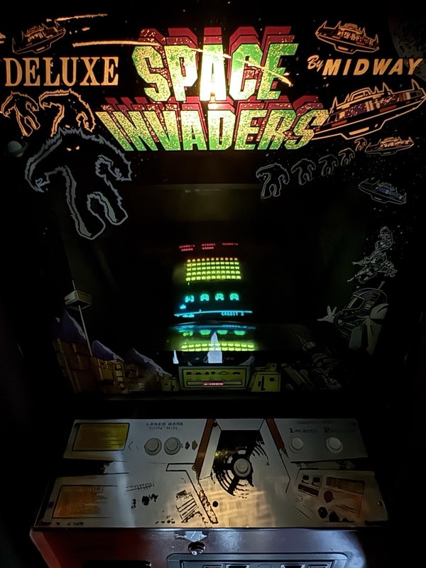 Space Invaders Deluxe Arcade cabinet. Original in working order. Midway Arcade