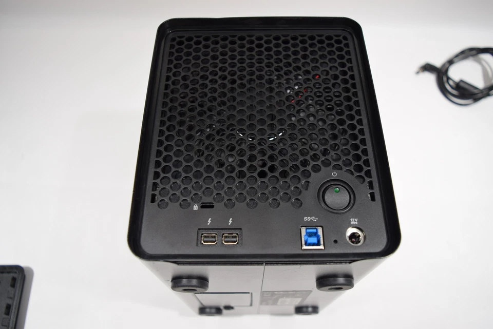 Drobo 5D DRDR5-A EXTERNAL RAID ENCLOSURE Thunderbolt, USB3 w/Accelerator DRV - Image 3 of 4