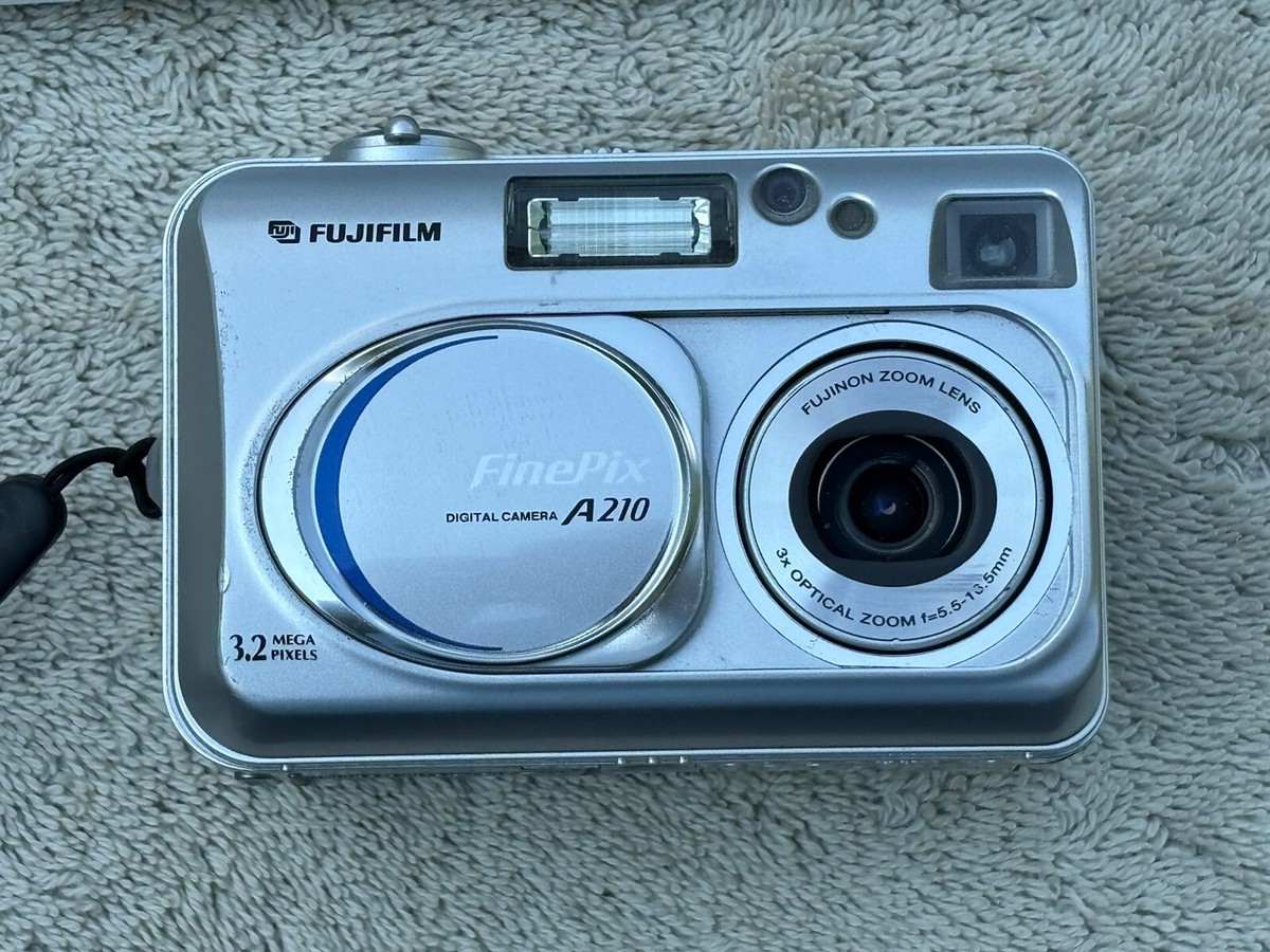 Fujifilm FinePix A Series A210 3.2MP Digital Camera Silver Works