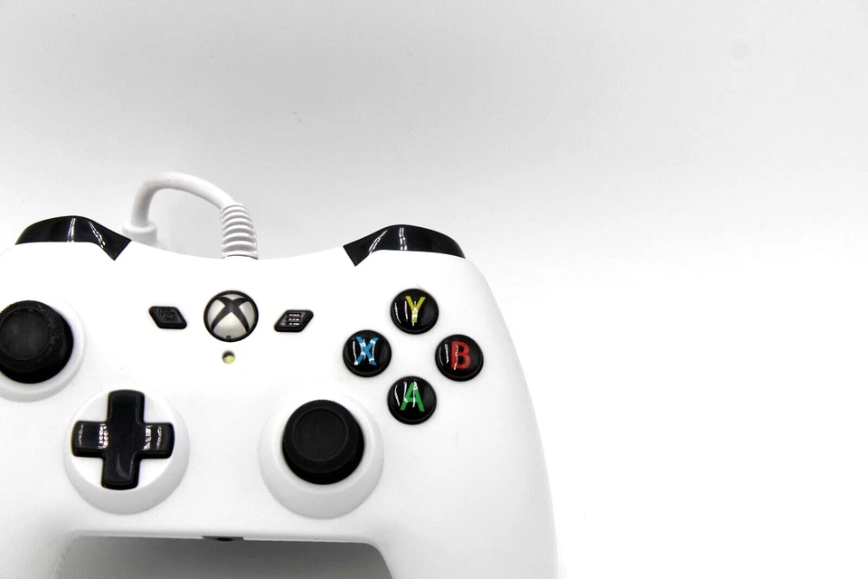 AmazonBasics Xbox White Controller - Image 2 of 4