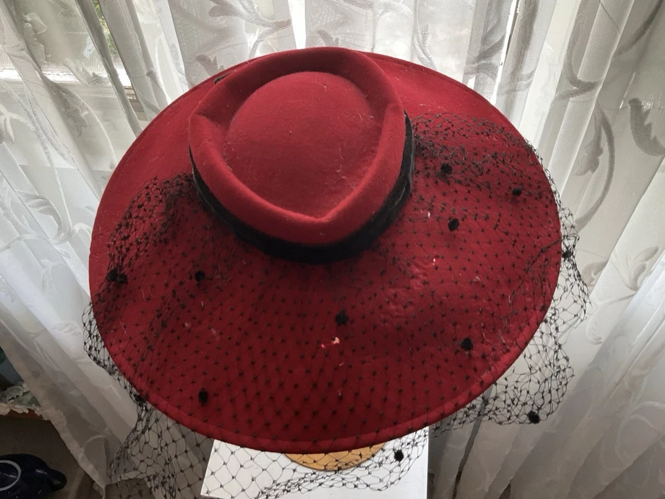 Disfraz Vintage Rojo Lana Sombrero Grande Con Red + Lazo De Terciopelo Por Lancaster EE. UU. Foto 2 de 4