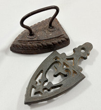ANTIQUE TOY SAD IRON TRIVET MADE OF CAST IRON 3-4"