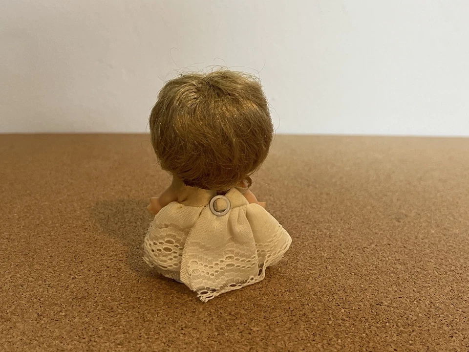Lote de cinco muñecas Baby PeeWee 4" vintage Uneeda Doll Co 1966. Foto 3 de 4