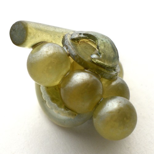 Vintage Light Green Realistic Grapes Weeber Celluloid Button 13/16” - Picture 7 of 7