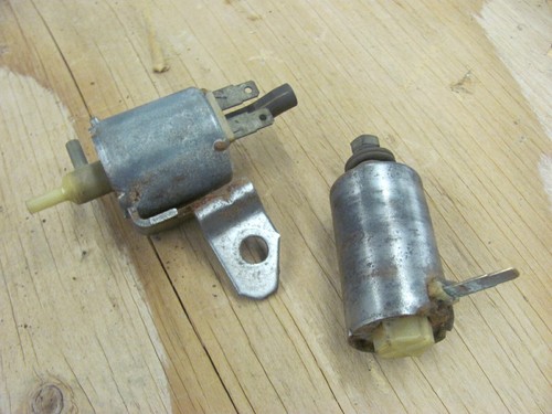 Lot of Original 1972 72 Chevy 350 Engine Brackets Coil Accelerator Throttle etc. - Picture 10 of 11