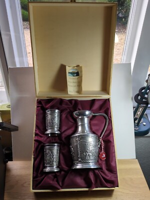 Artina Zinn SKS 95% Zinn Krug + 2 Becher/Kelche - Holz verpackt verziert deutsch