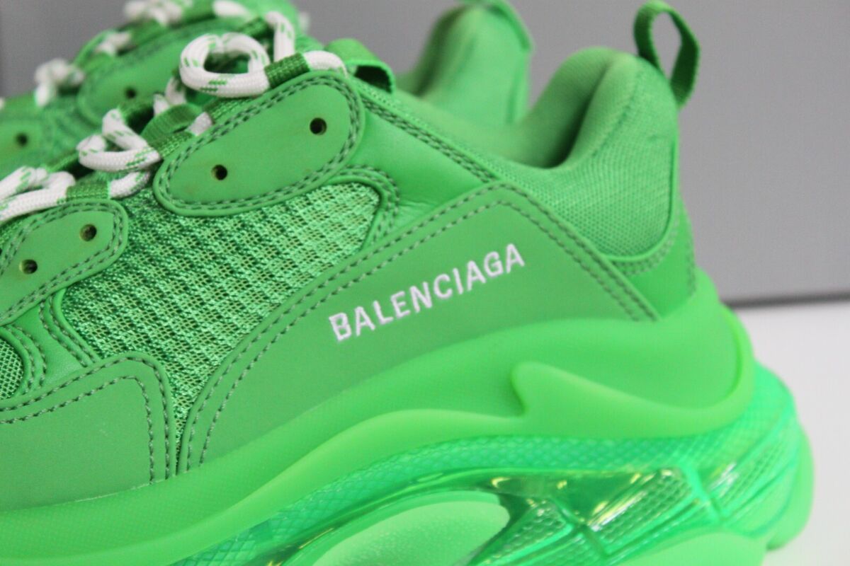 New sz 10 US / 40 BALENCIAGA Triple S Green Trainer Retro New sz 10 US / 40 BALENCIAGA Triple S Green Trainer Retro