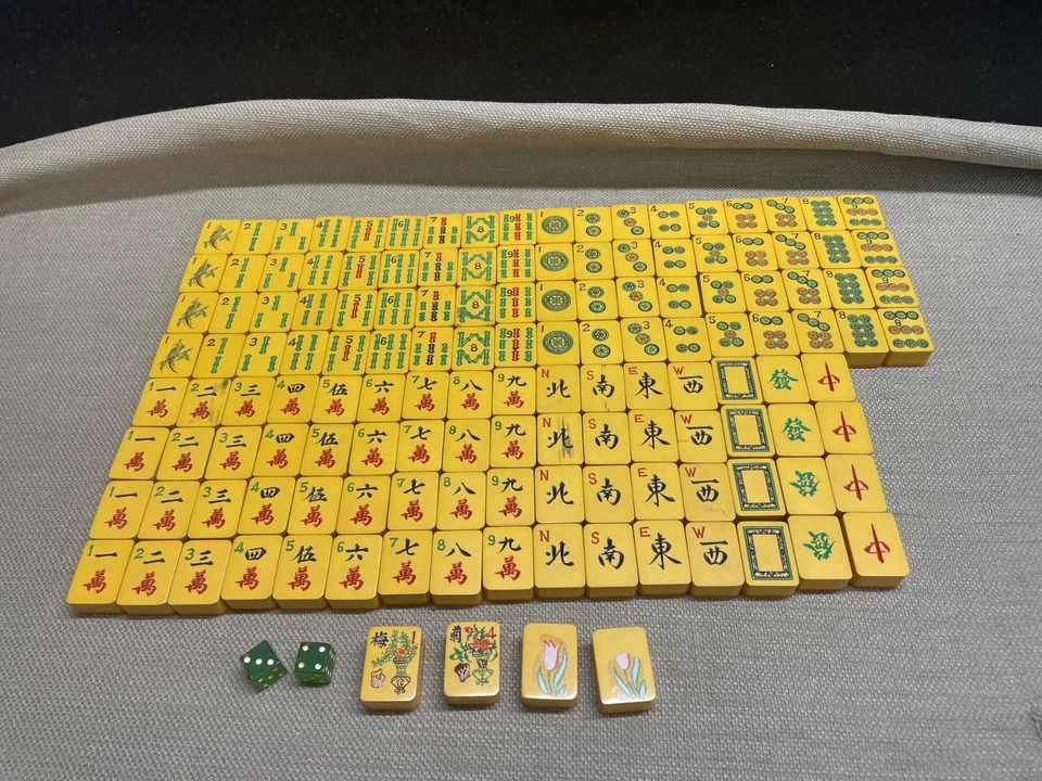 MAHJONG Butterscotch Tiles 4 Racks 140 tiles in a international mercantile agenc - Image 3 of 4