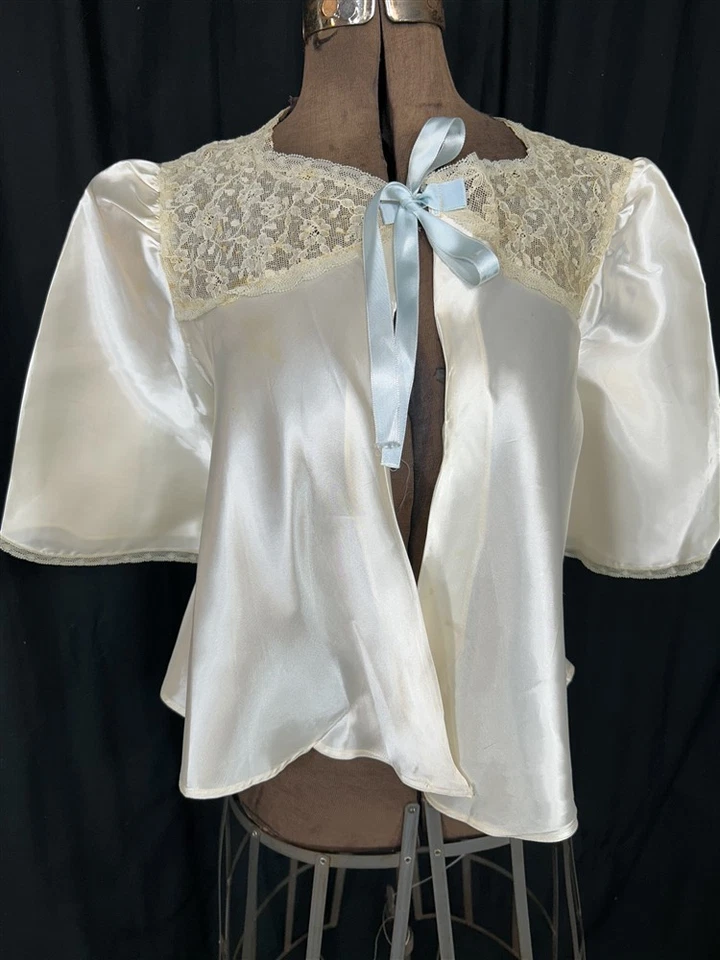 antique bed jacket white satin/rayon 1920-40 WWII bust 40 L original Lingerie - Image 2 of 4