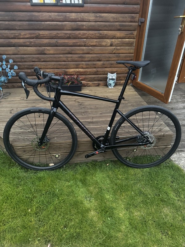 Specialized Allez E5 Sport 2025 - Road bike.    (Only rode twice)