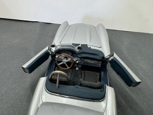 CMC 1957 Mercedes Benz 300 SLS Spezialversion SL VON 1/24 CAR DIECAST W/BOX - Picture 8 of 14