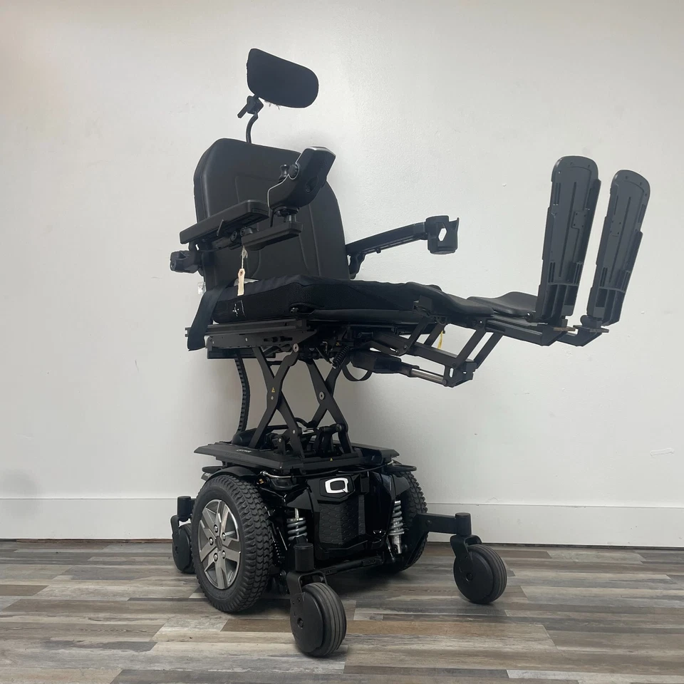 QUANTUM Q6 EDGE 2.0 POWER WHEELCHAIR.POWER TILT,LIFT, RECLINE AND LEGS - Image 3 of 4