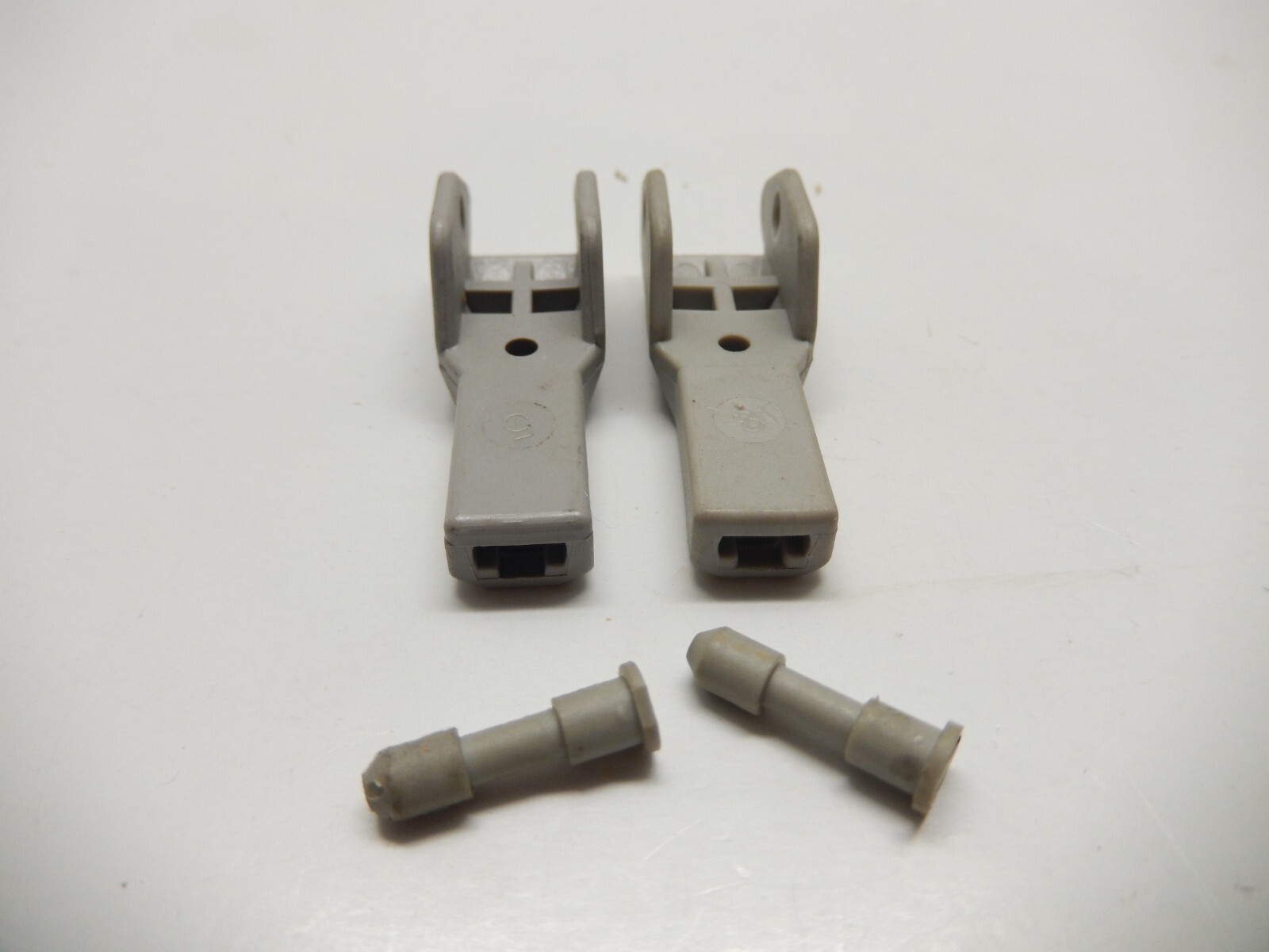 VINTAGE ANCO GRAY 1/4" BAYONET TO PIN TYPE WIPER BLADE ARM ADAPTER PAIR #1