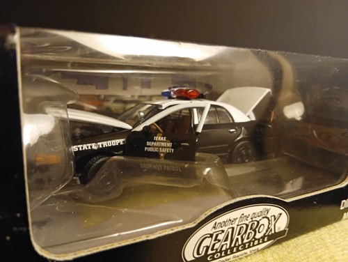 Gearbox TEXAS DPS 1:43 Scale Model 2000 Ford Crown Victoria Police Interceptor - Picture 3 of 4