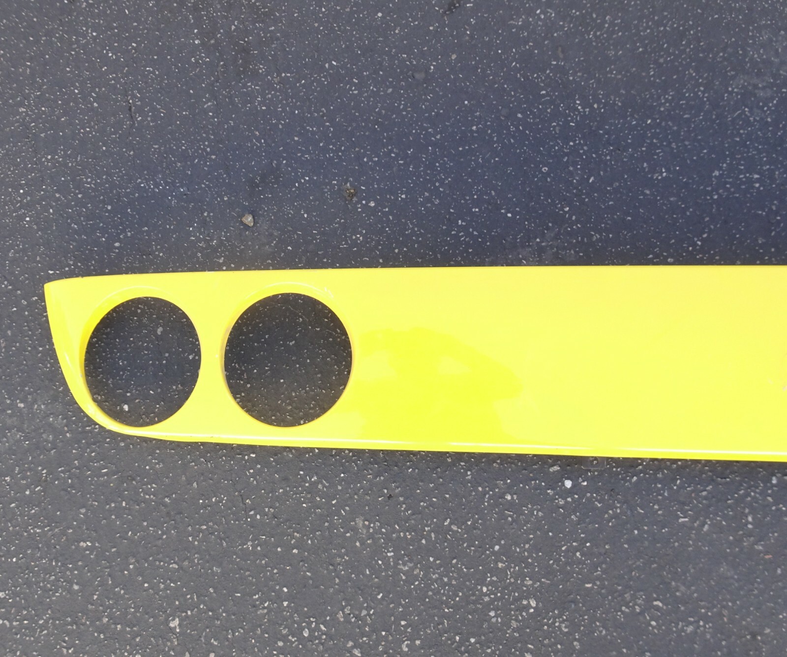 FERRARI  MODENA  SPYDER  / COUPE  REAR UPPER BUMPER LIGHT COVER 