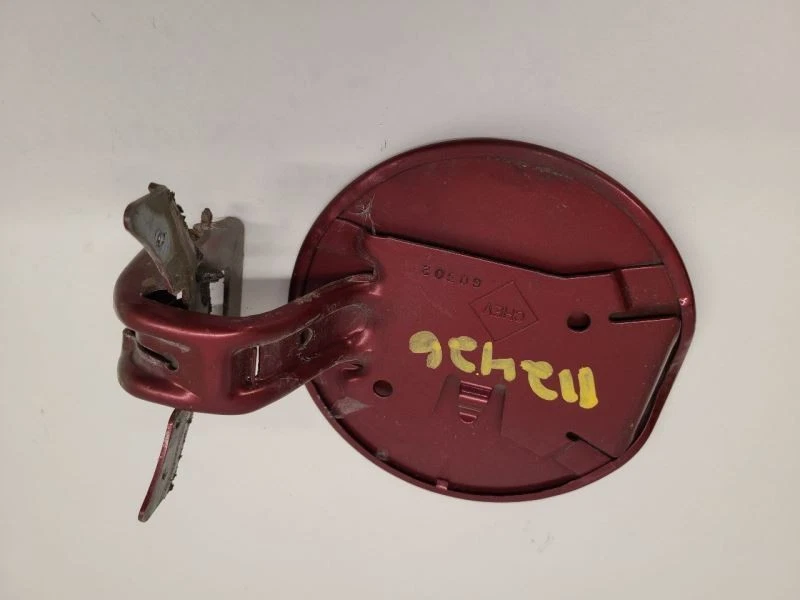 Chevrolet Trailblazer 2002-2009 puerta de llenado de combustible roja 15776458 Foto 4 de 4