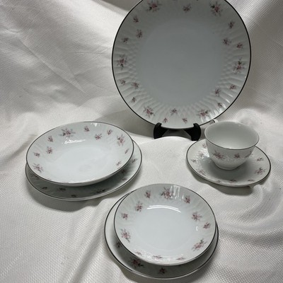 Vintage Mabel (Embossed) by Noritake 7 Piece Place Setting(s) EUC