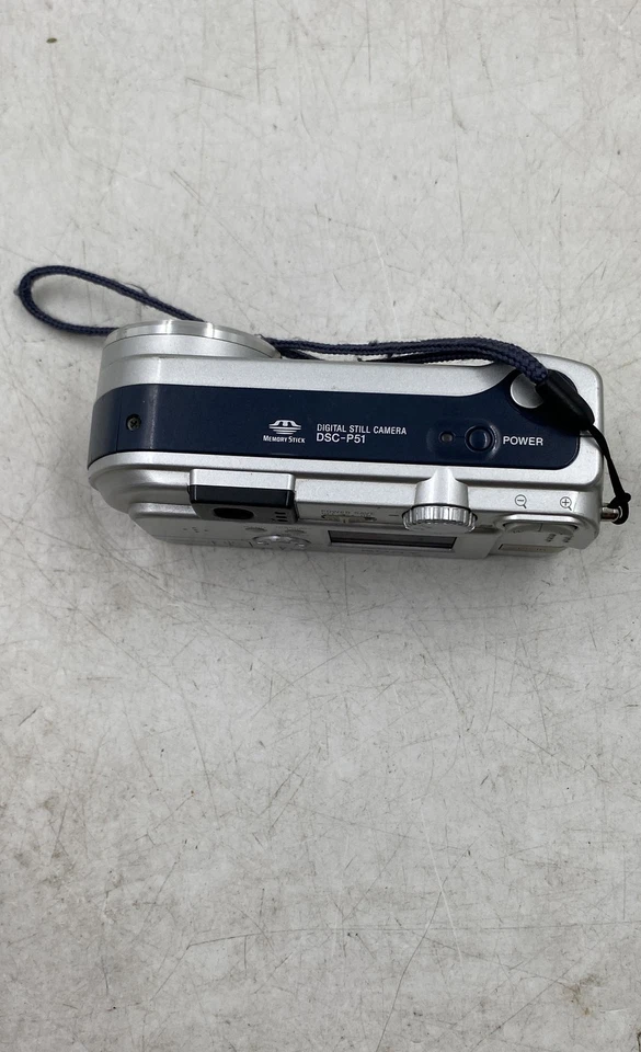Sony Cyber-Shot DSC-P51 Silver 2.0 Mega Pixel Digital Still Camera - Image 4 of 4
