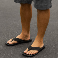 Flojos Mens Flip Flops Sandals Thongs, Black Size 9- New 