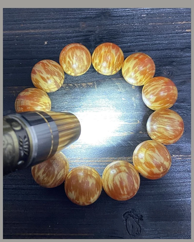 Pulsera de cuentas de madera ámbar grano de pierna de hormiga madera de agar cuentas de pino joyería translúcida Foto 4 de 4