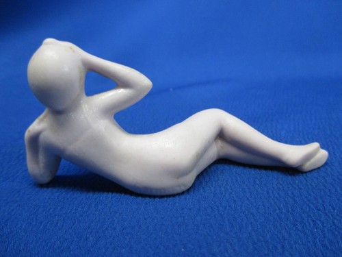 GERMAN PORCELAIN SMALL NUMD BATHING BEAUTY FIGURINE - Picture 3 of 7