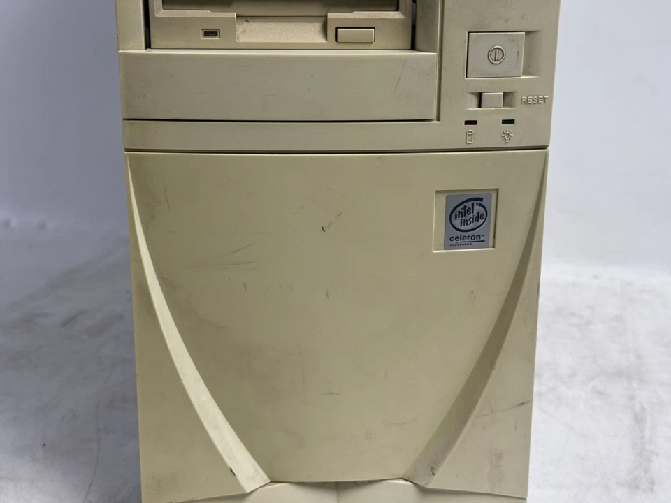 Vintage Beige ATX PC case w/ floppy & DVD drive, and 250W PSU - Image 3 of 4