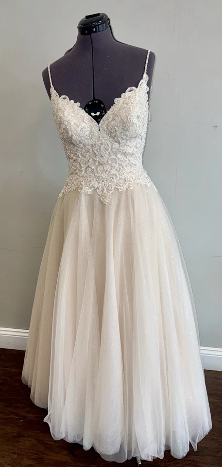 Elegante Vestido de Boda Allure Romance Crema Encaje Talla 6 Estilo 3150 Foto 2 de 4