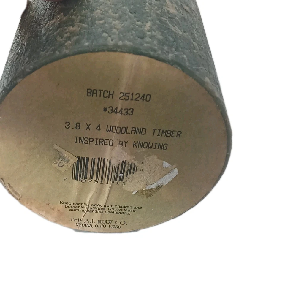 THE A.I. ROOT PILLAR CANDLE 3.8X4 WOODLAND TIMBER DARK OLIVE BATCH 251240 - Image 3 of 3