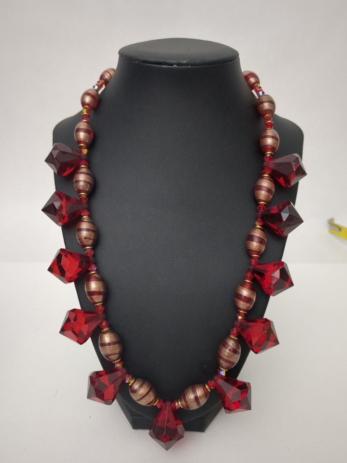 VTG Burgundy Beaded Necklace w/ Gold Tone