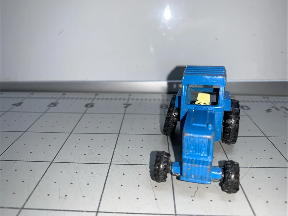 Vintage Matchbox Superfast No. 46 Ford Tractor Lesney Blue VG - Image 2 of 4
