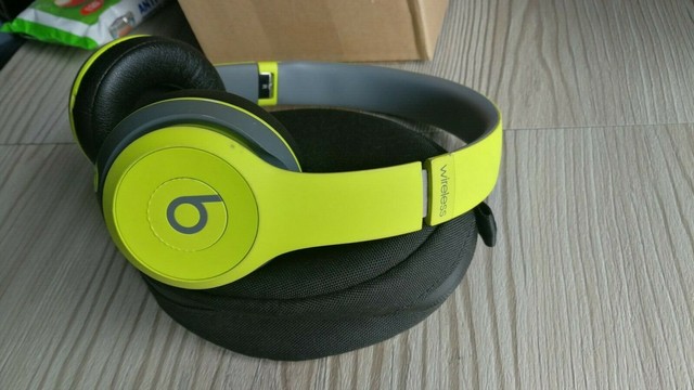 beats solo 2 wireless shock yellow