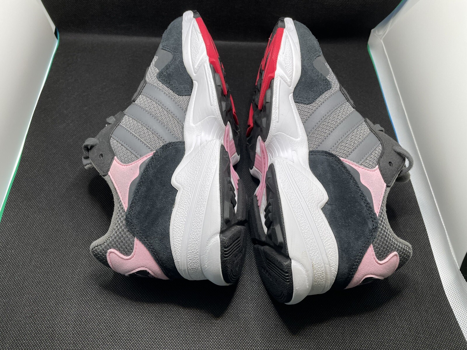 SAOLA Scarpe da ginnastica Adidas Yung 96 J da uomo taglia 6 grigie nere rosa F35274 atletiche