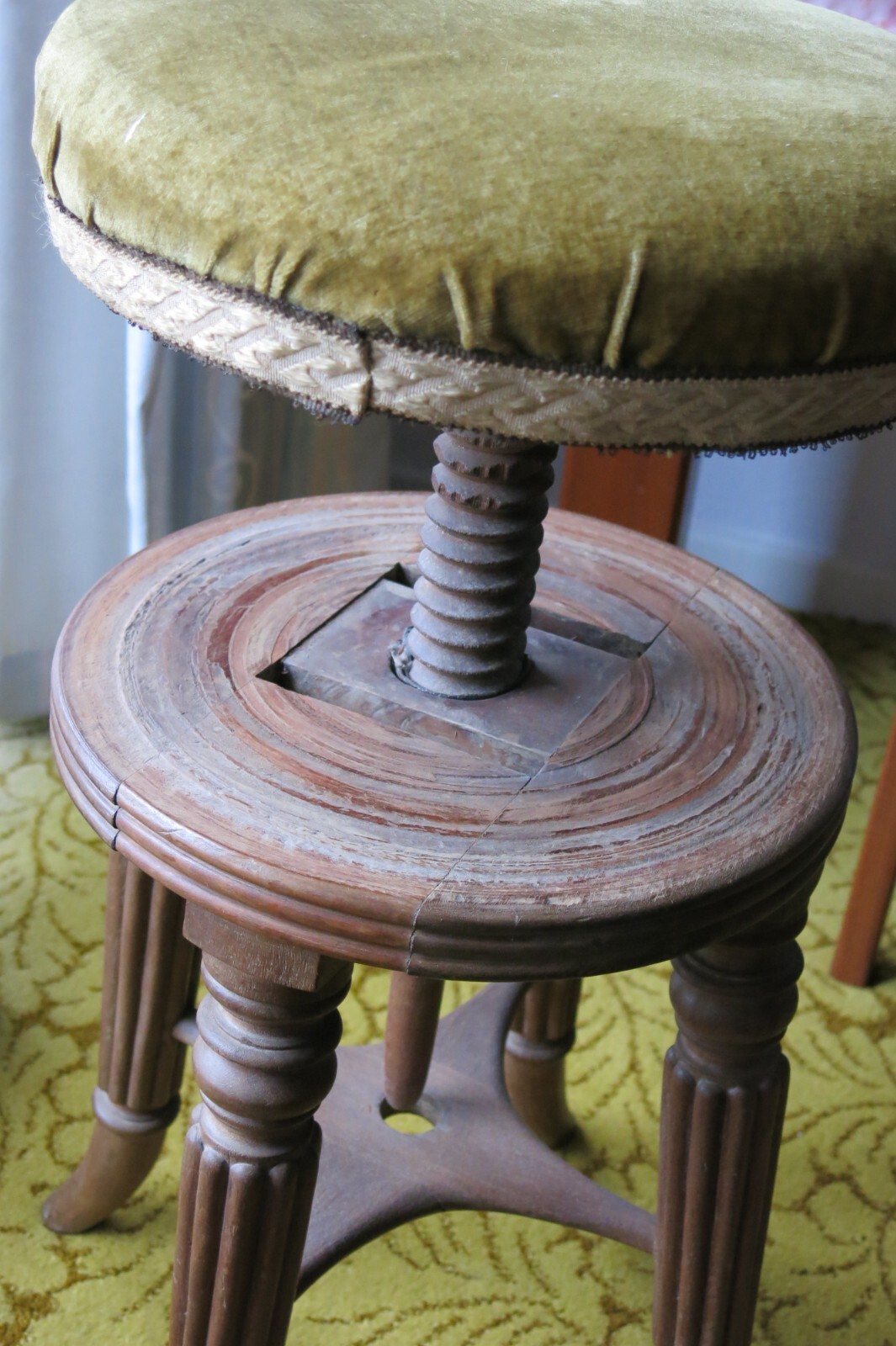 Very Lovely Antique Victorian Mahogany Revolving Adjustable Height