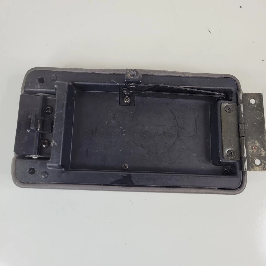 Subaru Loyale 1992-1997 tapa de consola central con bisagra color topo OEM Foto 4 de 4
